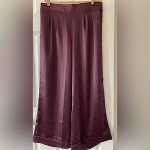 NWT TORRID Satin Burgundy Women's Wide Leg Pants Size 1R